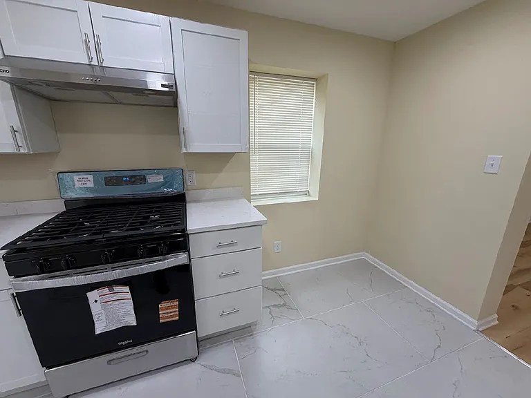 2306 Vermont St — Photo 6