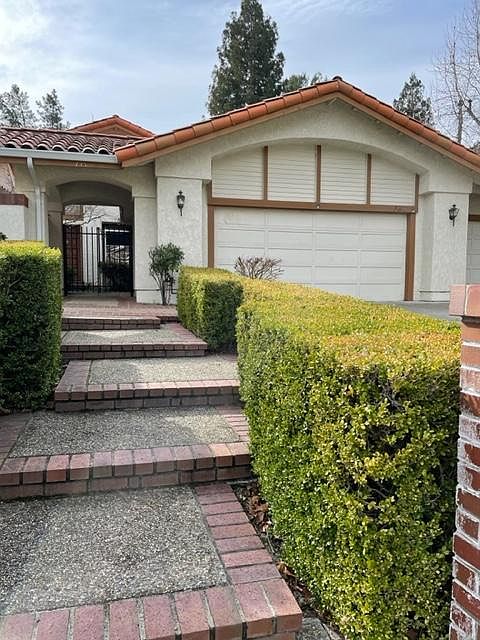 1st image of 335 Live Oak Dr