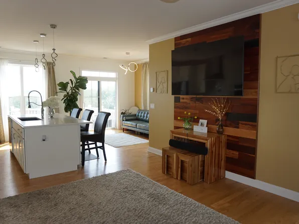 127 Brentwood Cir #127, Danbury, CT 06810