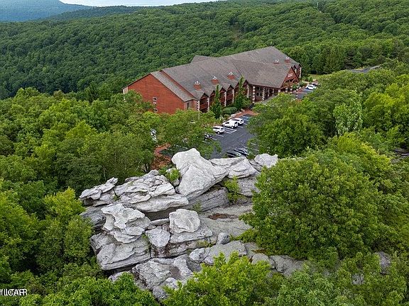 4th image of 61 Dogwood Rd