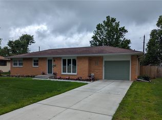 30 Circle Dr, Charleston, IL 61920