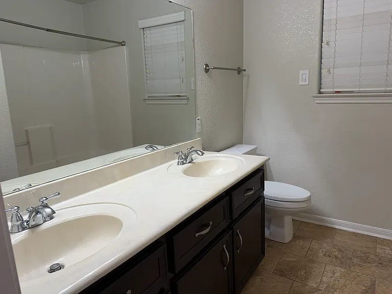 621 S Roy Reynolds Dr — Photo 30