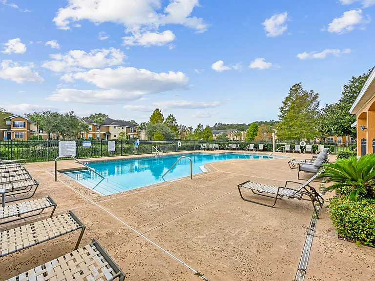 West Pointe Villas Apartment Homes — Photo 2