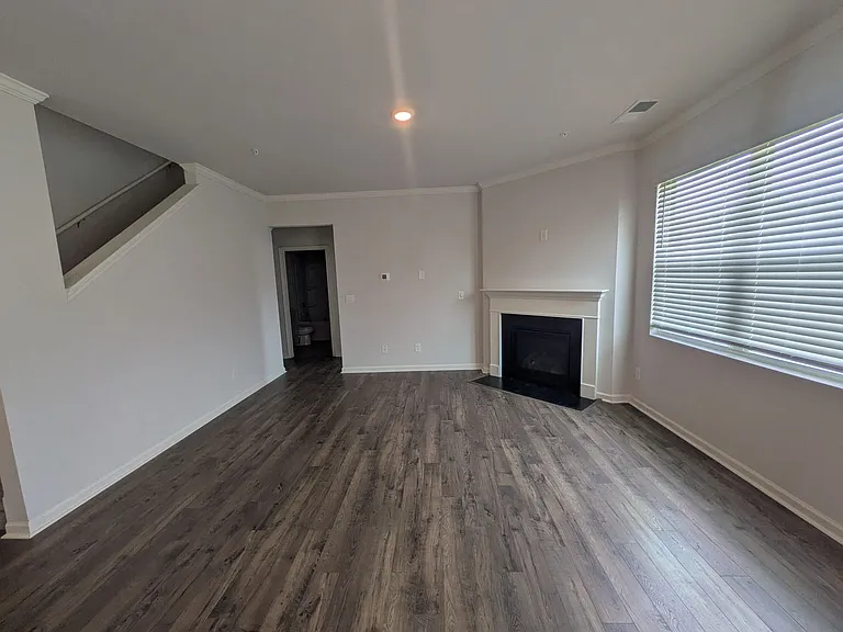 2715 Piper Dr — Photo 3