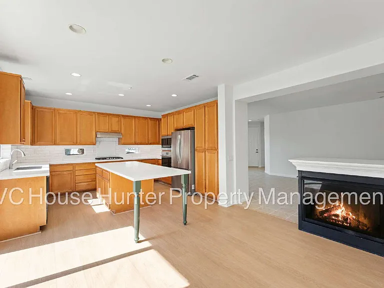 708 Entrada Dr — Photo 20