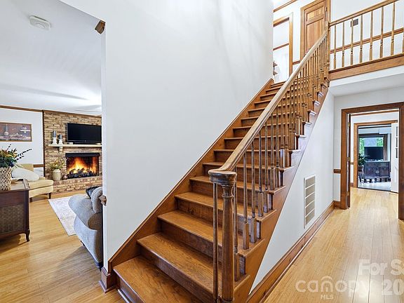 3rd image of 1224 Candlewood Dr