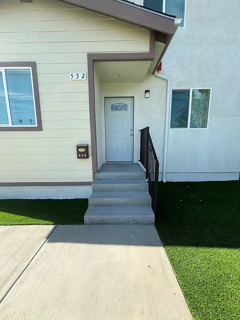 6 bed, 2012 sqft, $4,400 — Photo 2