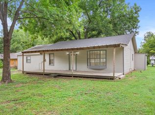 411 W Comal Ave, Wortham, TX 76693