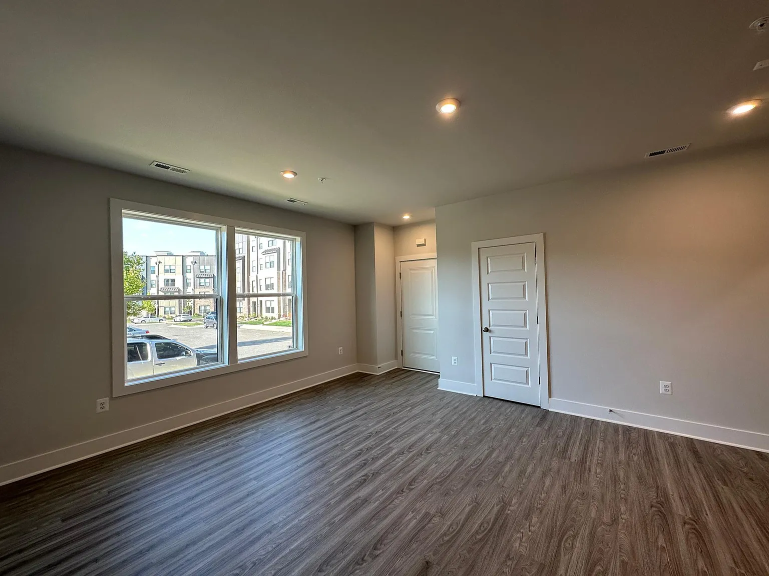 3 bed, 2.5 bath, 1605 sqft, $2,495 — Photo 4