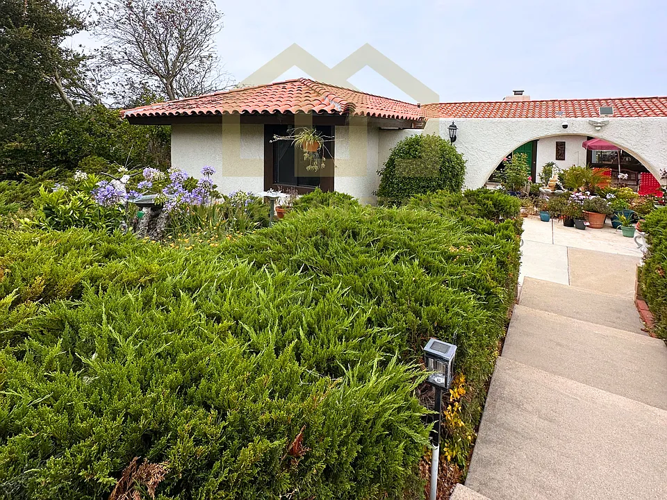 632 University Dr