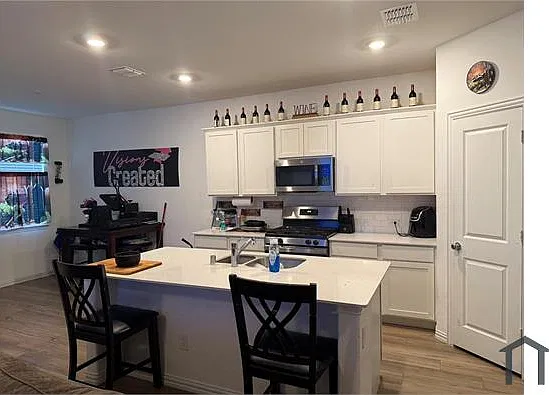 4 bed, 1900 sqft, $3,000 — Photo 3