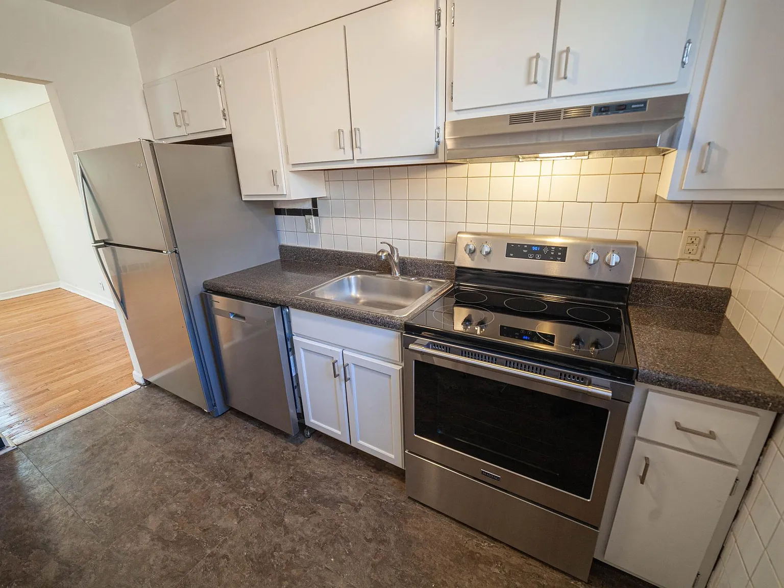 2 bed, 1100 sqft, $1,400 — Photo 2