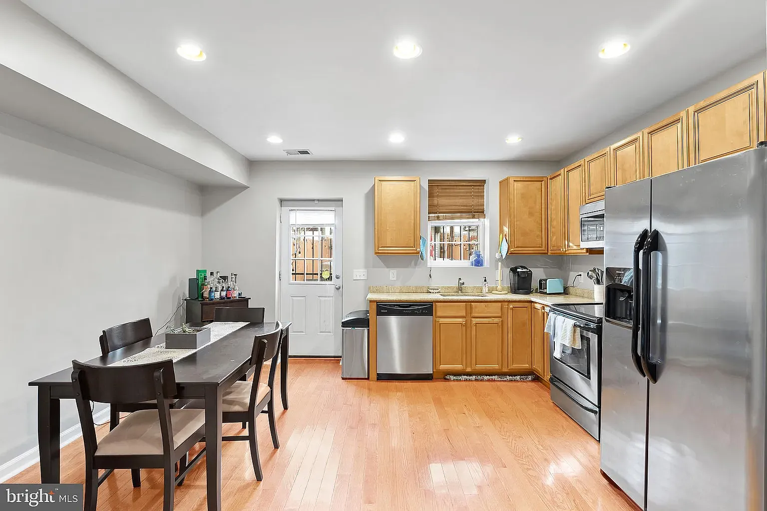 3 bed, 1.5 bath, 1152 sqft, $3,200 — Photo 4