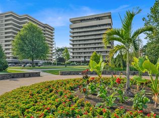 5125 Riverside Dr E #202, Windsor, ON N8S 4L8
