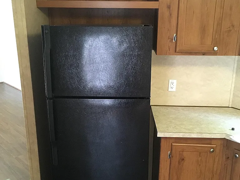 135 Elaine Dr — Photo 6