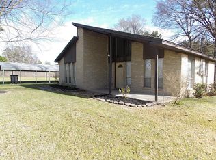 9 McClellan Cir, Kingwood, TX 77339