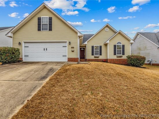 817 Bramblegate Rd, Hope Mills, NC 28348