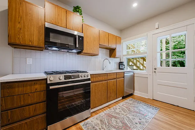 1 bed, 1105 sqft, $2,350 — Photo 4