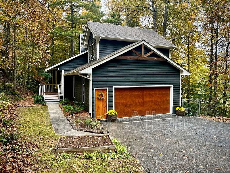 4 bed, 2.5 bath, 1950 sqft, $2,950 — Photo 1