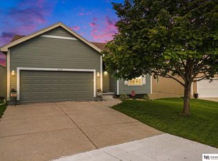 19062 Drexel Cir, Omaha, NE 68135