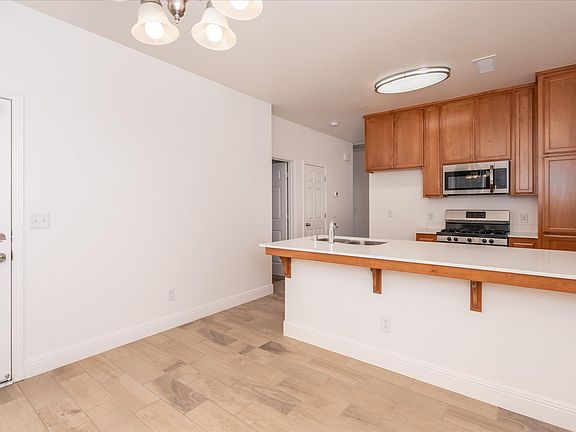 5th image of 48486 Woodbend Ct