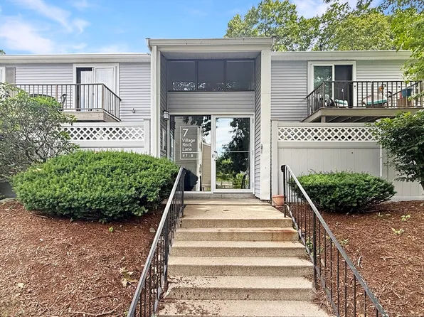 7 Village Rock Ln APT 2, Natick, MA 01760