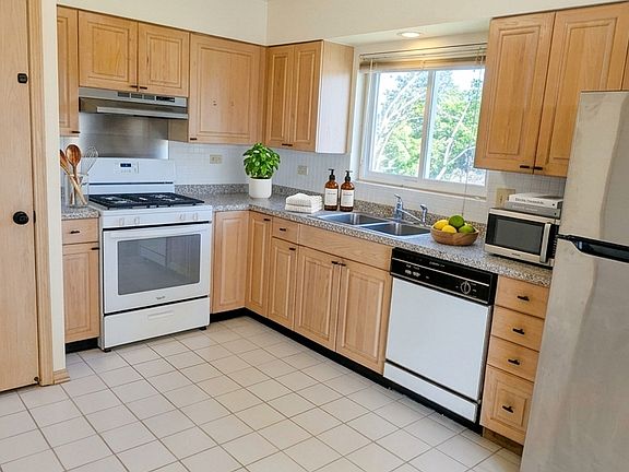 3rd image of 1263 Chalet Rd APT 203
