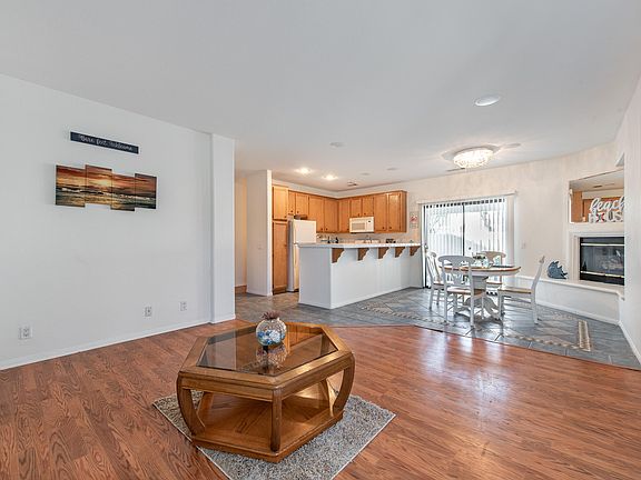 4th image of 208 Courtyard Dr