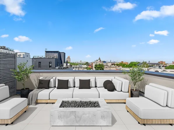 1019 Hancock Street image 10 of 11