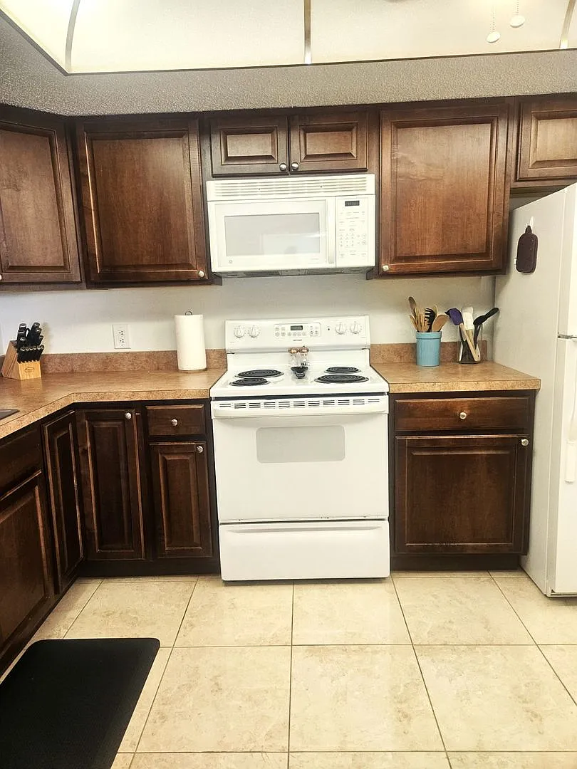Englewood bottom floor large condo — Photo 4