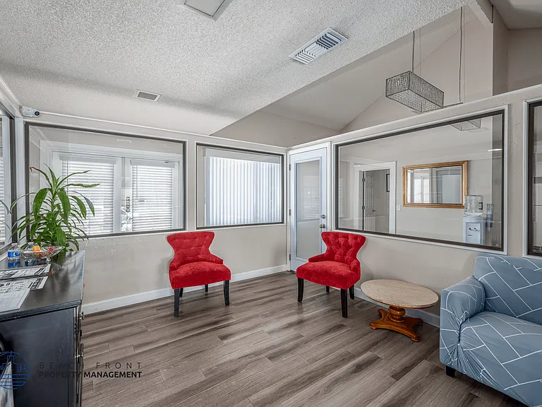 Rollingwood Apartments — Photo 12