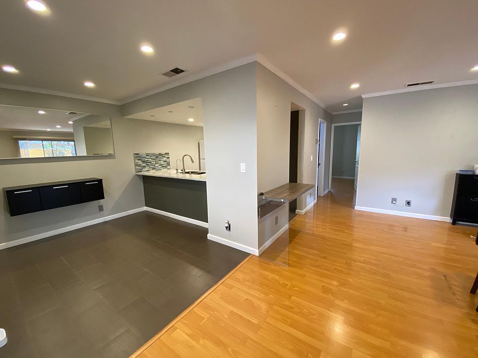 1st image of 236 Red Oak Dr E APT L