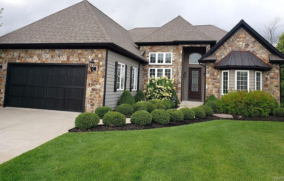 1st image of 9622 Garden Walk N