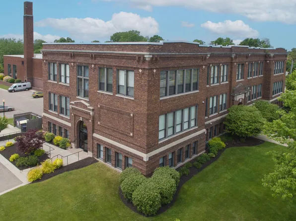 460 Broadway #105, South Haven, MI 49090