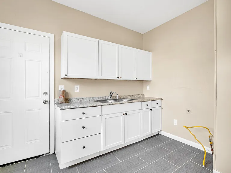 6423 Hazlett St — Photo 13