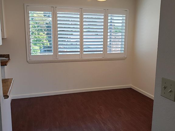 4th image of 128 Hobart Ave APT 4