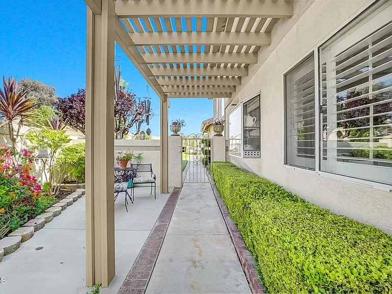885 Oakland Hills Dr — Photo 40