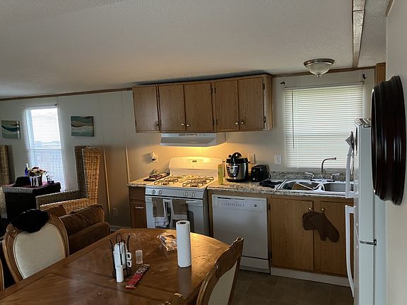 5th image of 2200 Harper St Lot B-32
