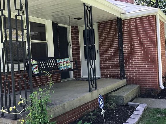 3rd image of 8445 Redfern South Dr