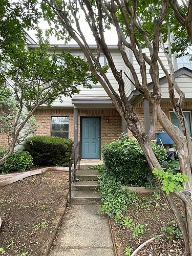 610 W Collins St Photo 1