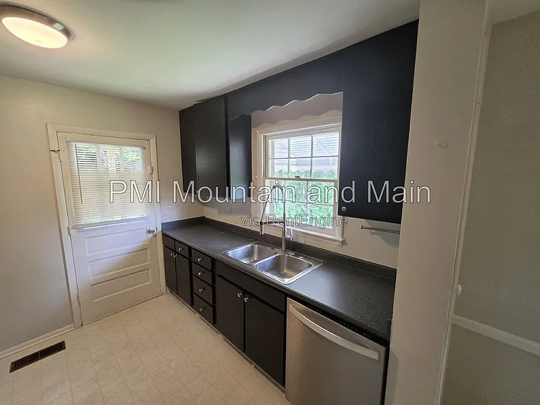 4 Erwin Dr — Photo 12