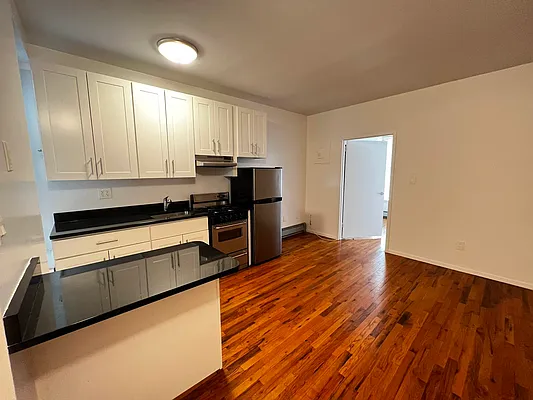 Rented by Salon Realty Corp | media 6