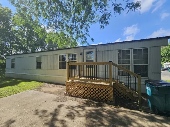 700 N Broadway St #C, Louisburg, KS 66053