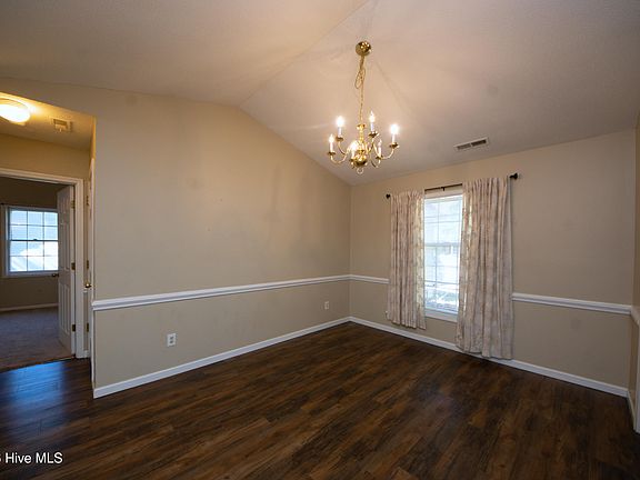 5th image of 186 Raintree Circle