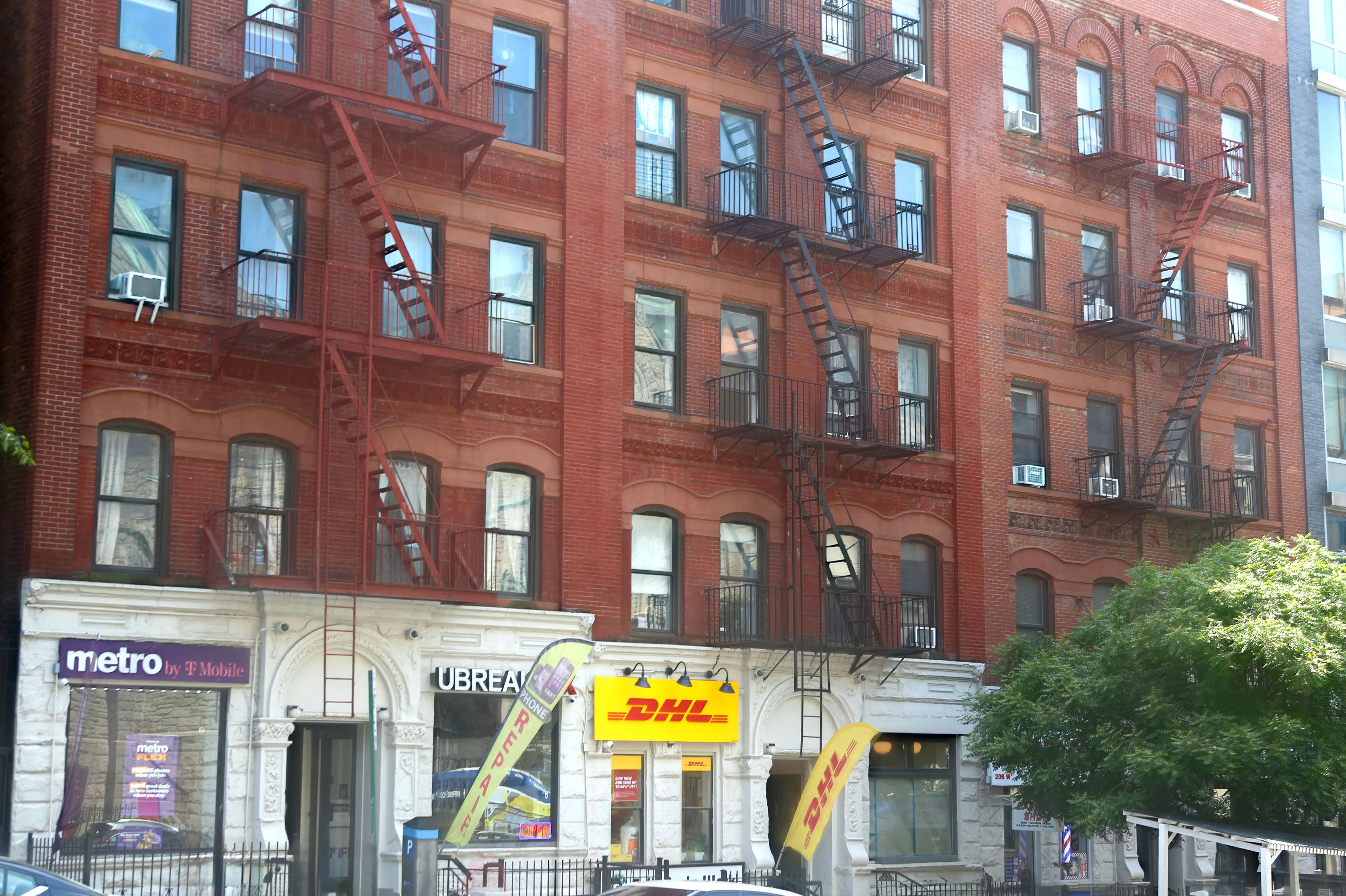 The Henson I at 202 West 96th Street in Upper West Side : Sales