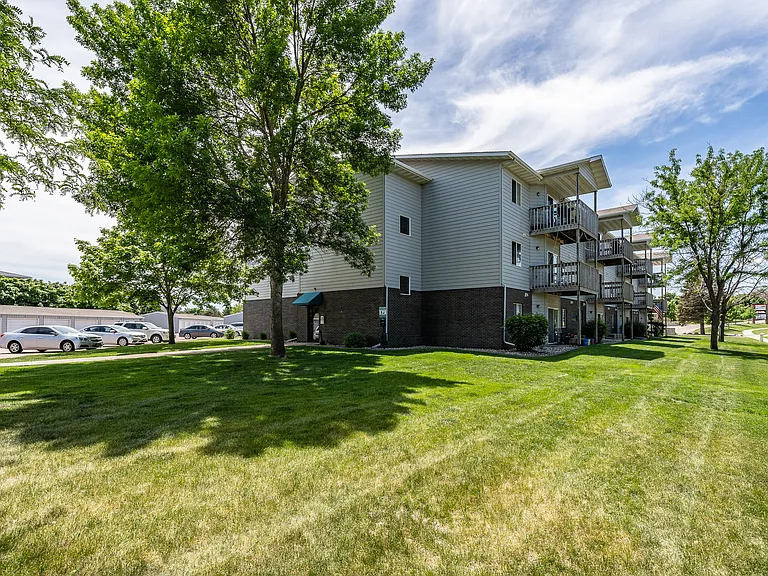 Oxbow Park Apartments — Photo 9