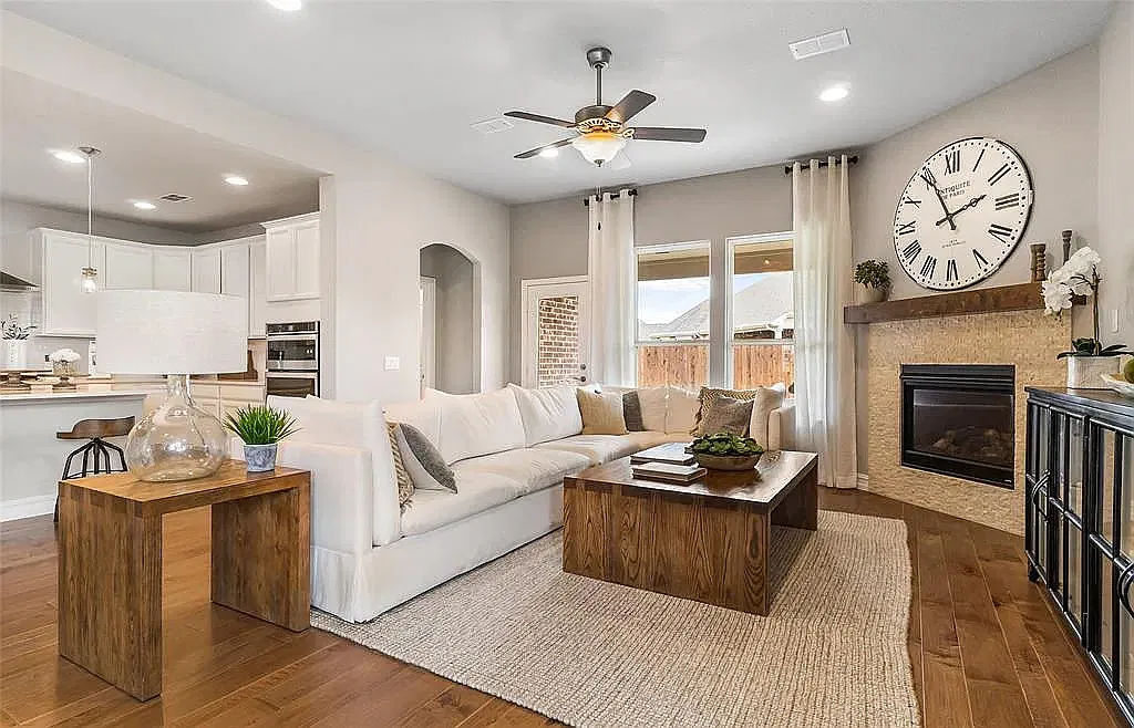 4 bed, 3684 sqft, $3,800 — Photo 4