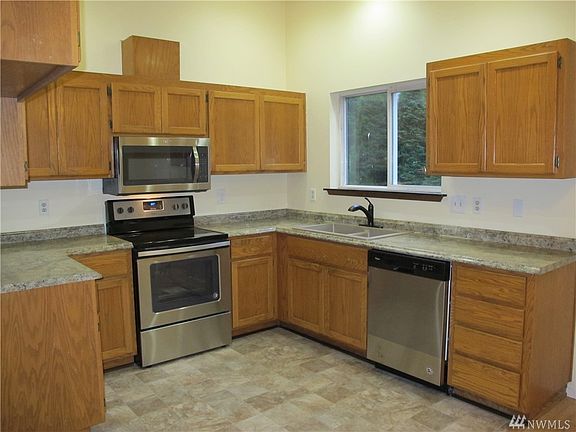 3rd image of 1226 Mitscher Dr