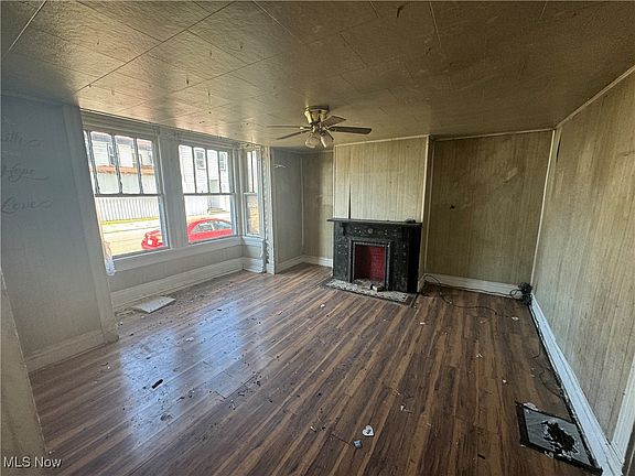 2nd image of 1142 Main St