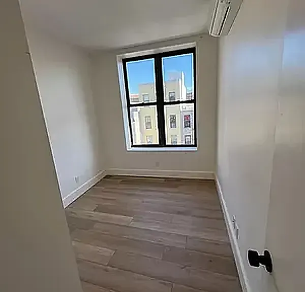 25 Cooper St #205 — Photo 4